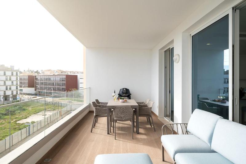 Lagos Marina View 3 With Pool by Homing - image 6