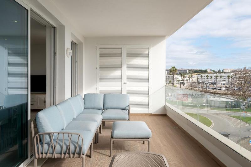 Lagos Marina View 3 With Pool by Homing - image 8