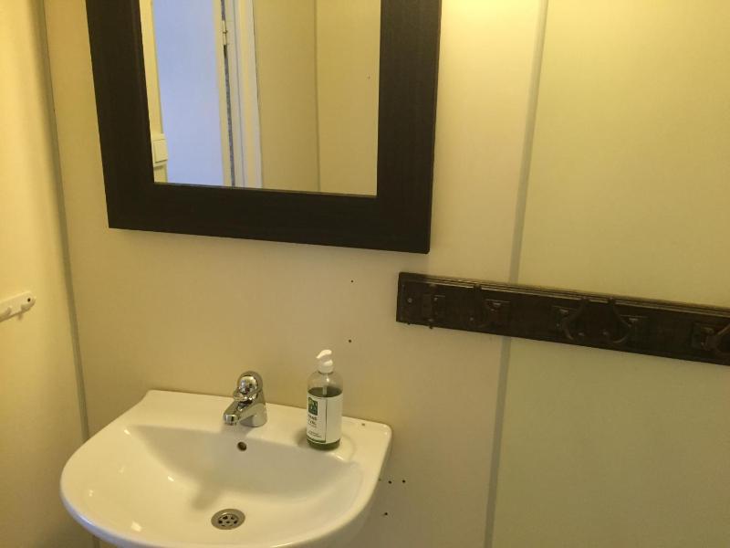 Single Room image 3
