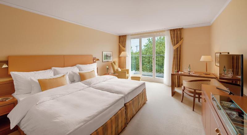 Superior Double Room with Park View image 1