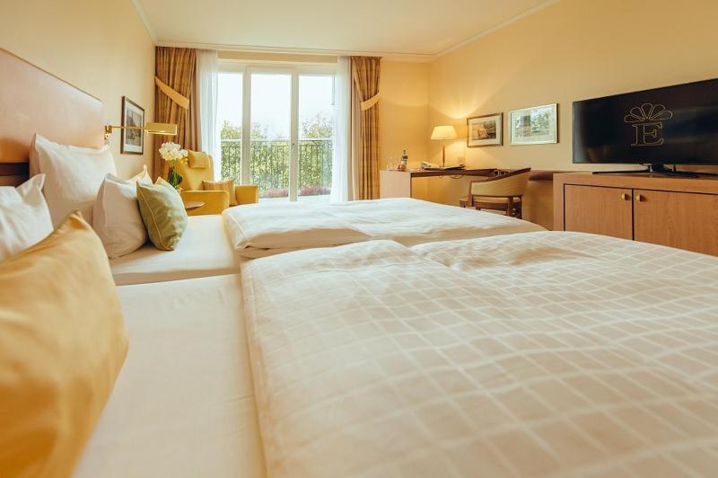 Superior Double Room with Park View image 3