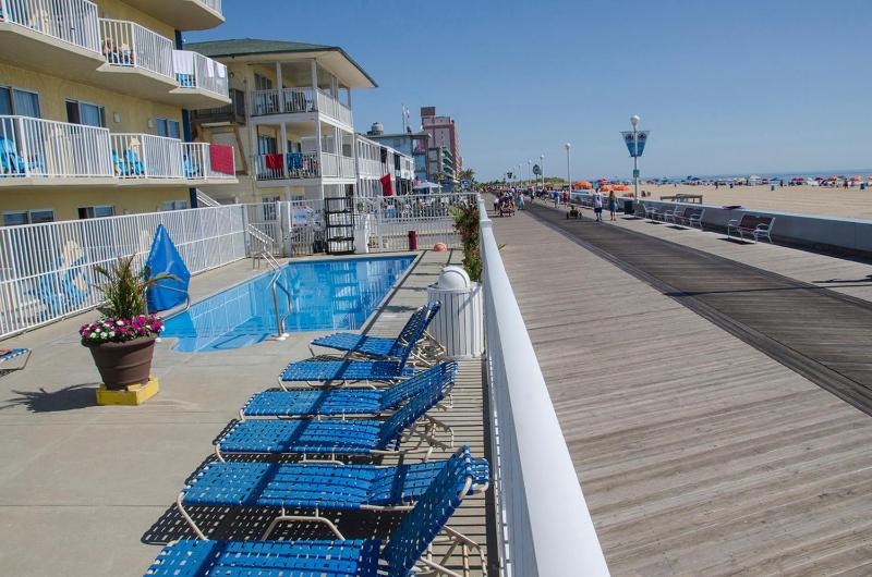 Crystal Beach Hotel - image 3
