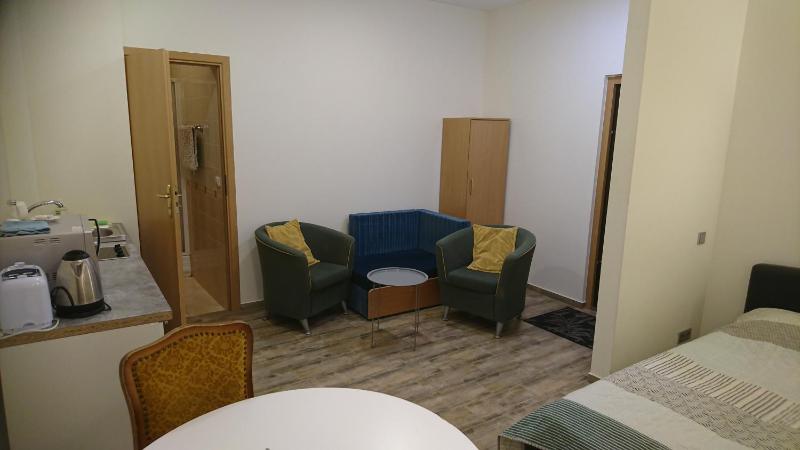 Budget Studio image 2