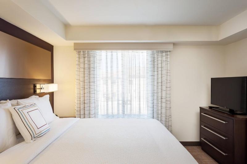 One-Bedroom King Suite image 3