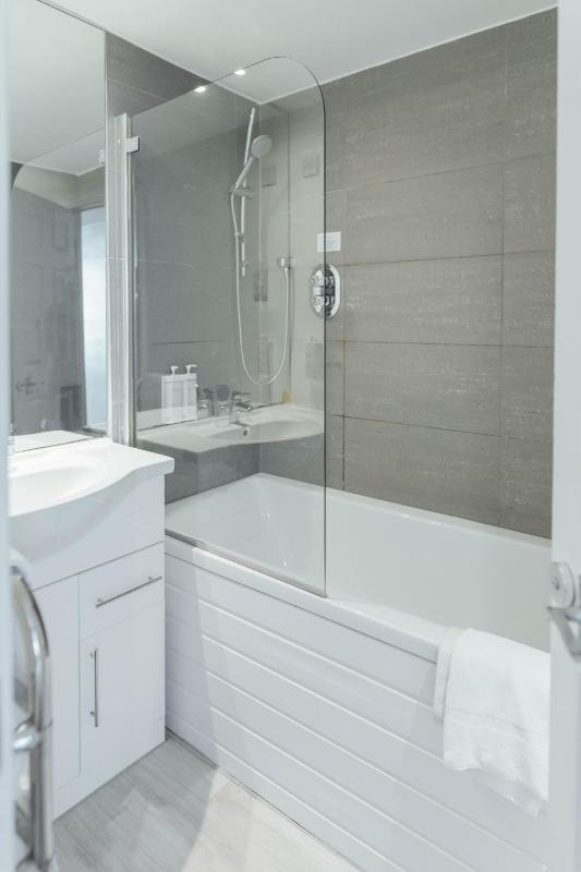 Double Room with Sea View image 4