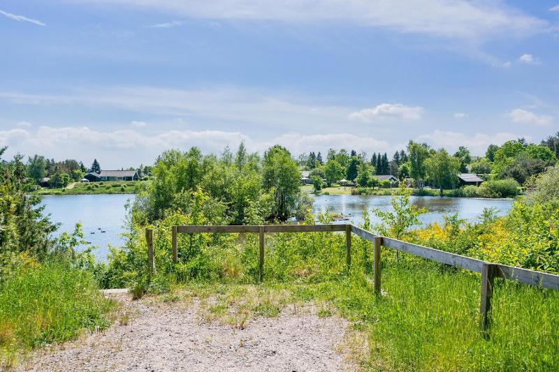 Well-Furnished Holiday Home With Beautiful Views Of The Lake And Countryside Close To Child-Friendly Lyngsbæk Beach And Only 10 Minutes From - image 17