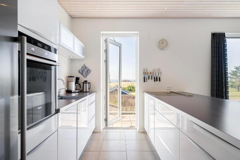 Spacious Holiday Home Near Ebeltoft Ideal For 10 People - image 4