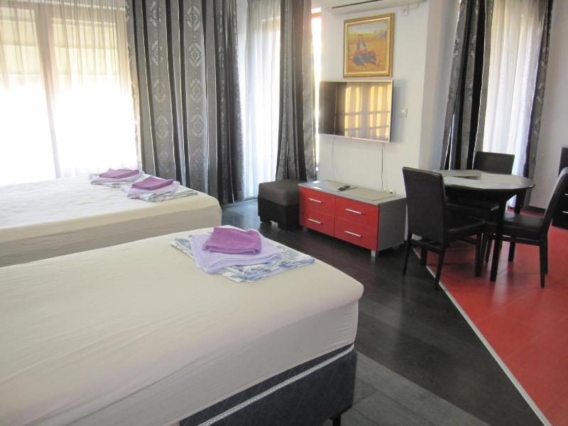 Studio (3 Adults) with Balcony and Sea View image 4