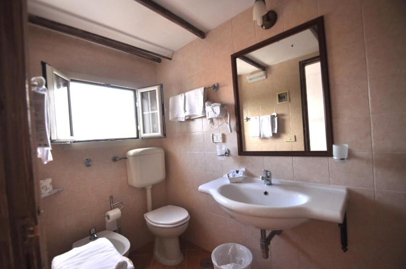 Double Room with Balcony image 3