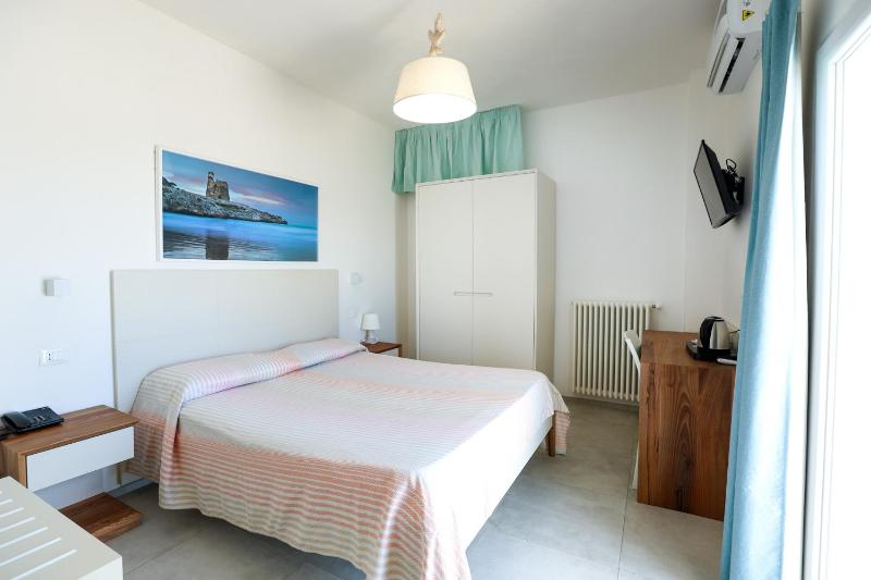 Double Room with Spa Bath image 3