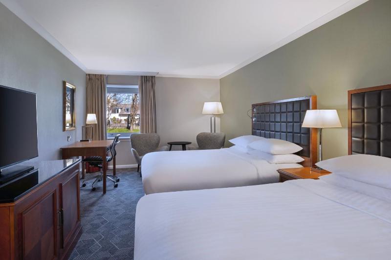 Deluxe Double Room with Two Double Beds image 3