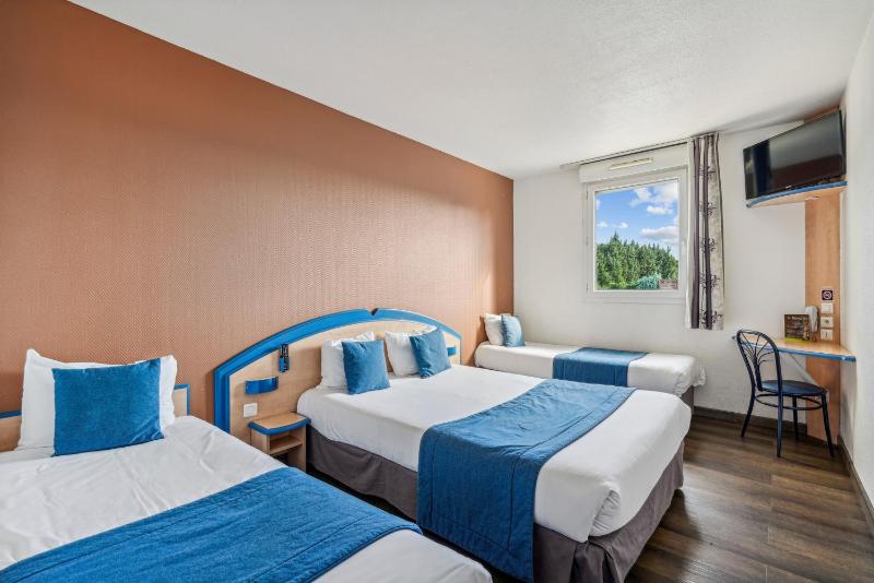 Quadruple Room image 2