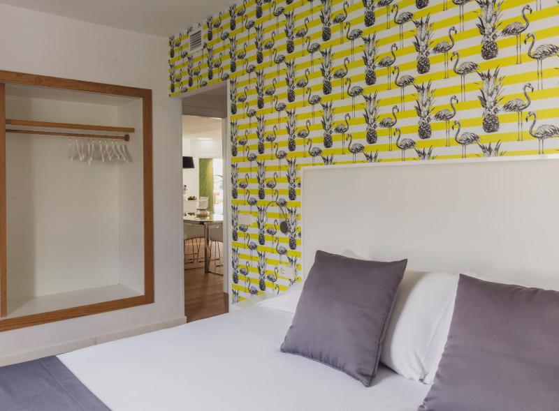 Three-Bedroom Apartment with Sea View image 3