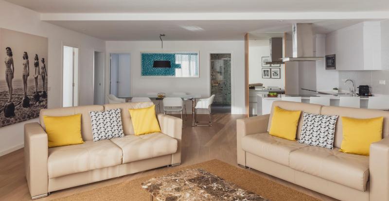 Three-Bedroom Apartment with Sea View image 1