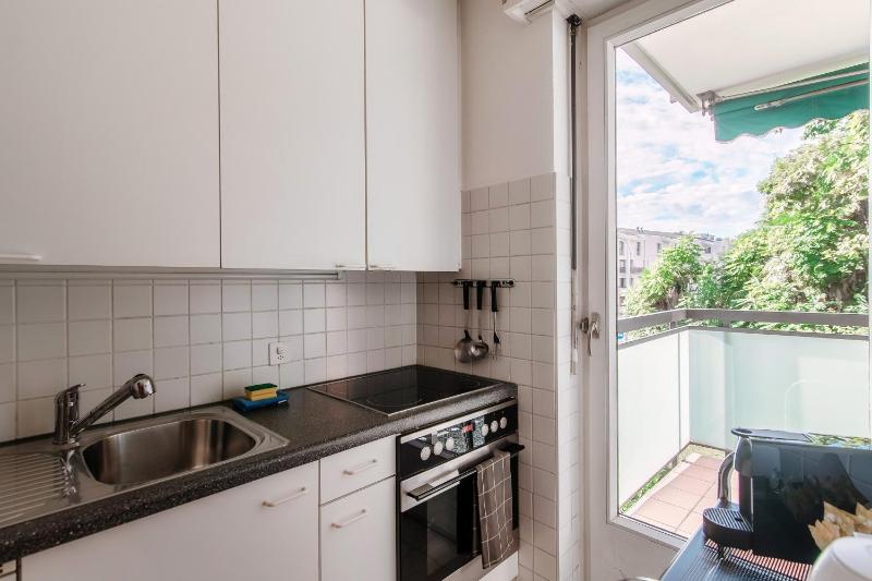 Francobollo Studio by Quokka 360 - Bright Studio with Balcony near Lugano Train Station - image 23