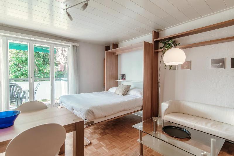 Francobollo Studio by Quokka 360 - Bright Studio with Balcony near Lugano Train Station - image 13