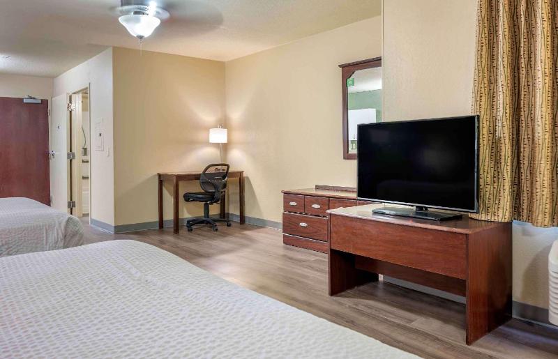 Deluxe Studio with 2 Double Beds - Non-Smoking image 4