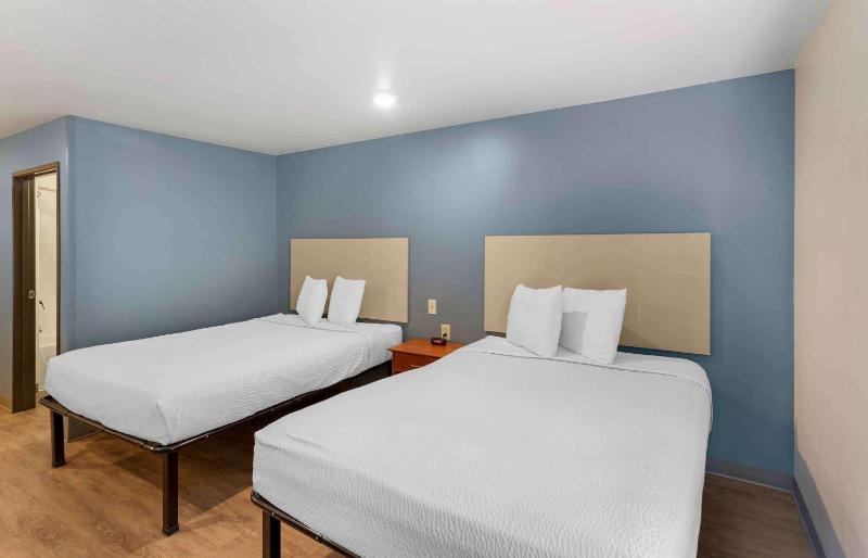 Standard Queen Room with Two Queen Beds - Non-Smoking image 1