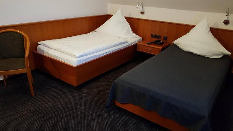 Twin Room image 1