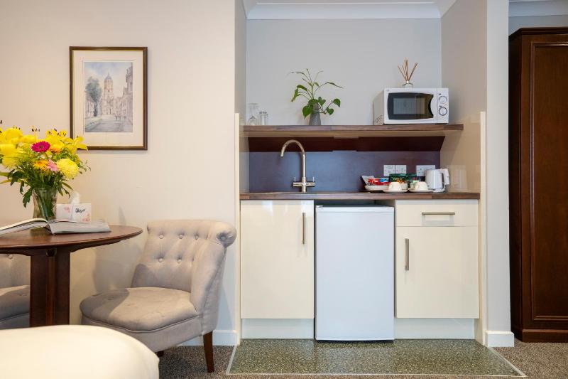 Single Room with Kitchenette image 4
