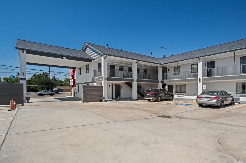 Moonlight Inn - Houston I-45 & Airline - image 5