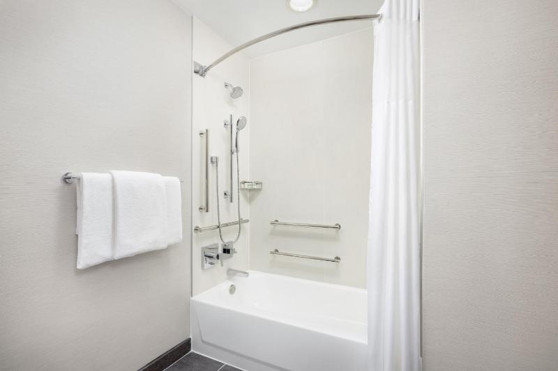 King Room - Hearing Accessible image 1