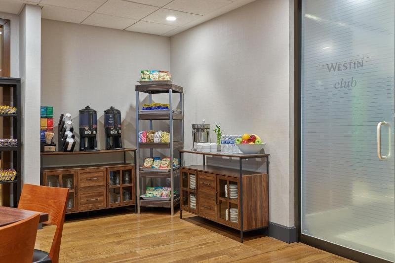 Executive King Room - High Floor image 2