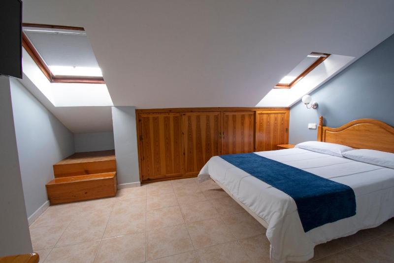 Single Room - Attic image 1