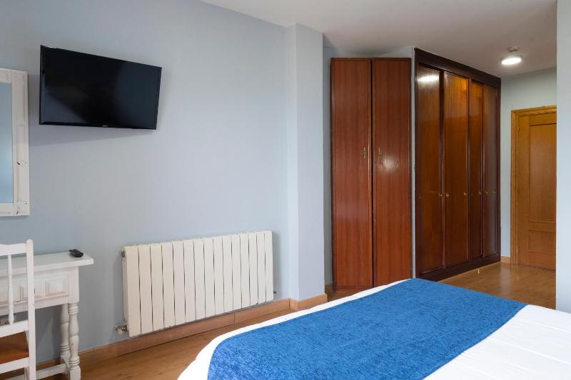 Double or Twin Room image 3