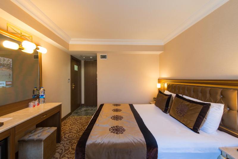 Standard Double or Twin Room image 2