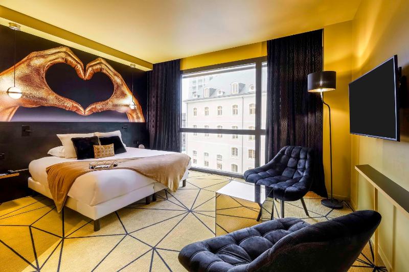 Deluxe King Room image 1
