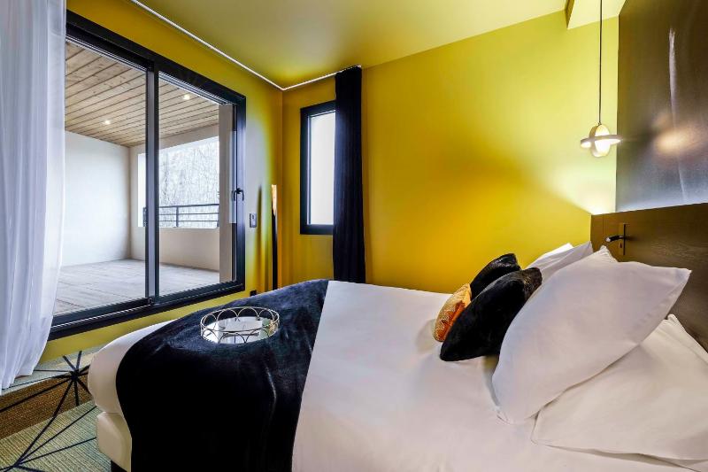 King Suite with Sofa Bed image 3