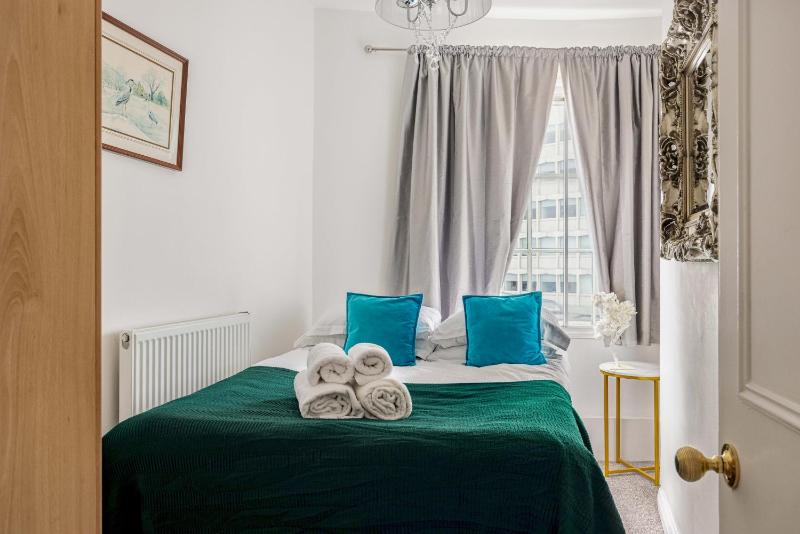 Three-Bedroom Apartment image 4