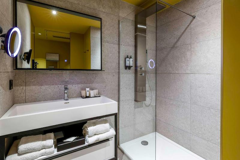 Executive King Room image 3