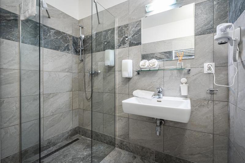 Suite 4+0 image 2