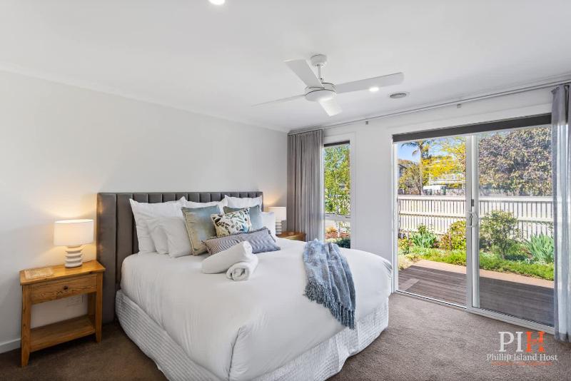 Renovated Lux Property in Quiet Estate - image 10