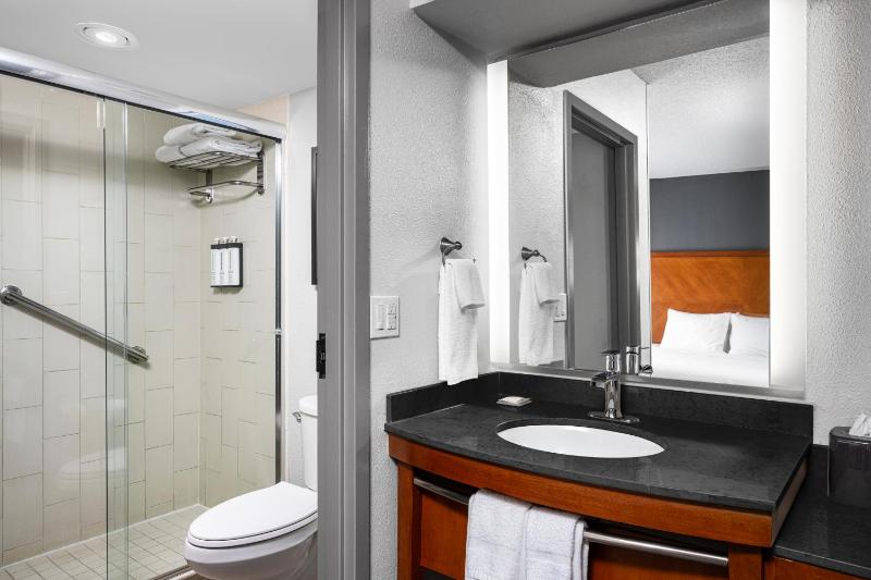 Double Room with Two Double Beds and Sofa Bed image 1