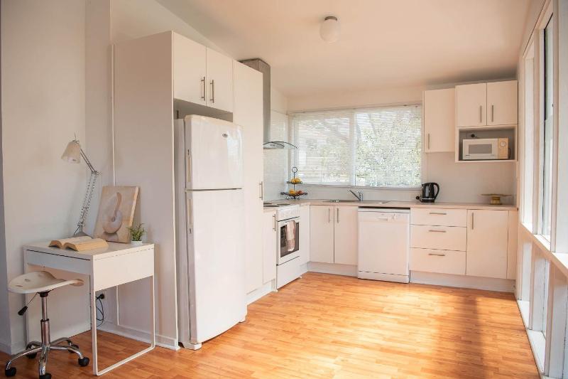 Perfect Family Getaway in Cowes minutes from Beach - image 10