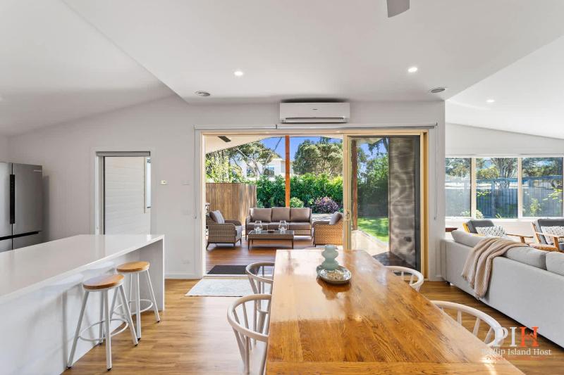 Renovated Lux Property in Quiet Estate - image 15