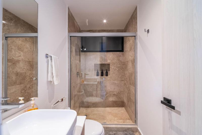 2 BD with Balcony Gym Rooftop Pool - image 49