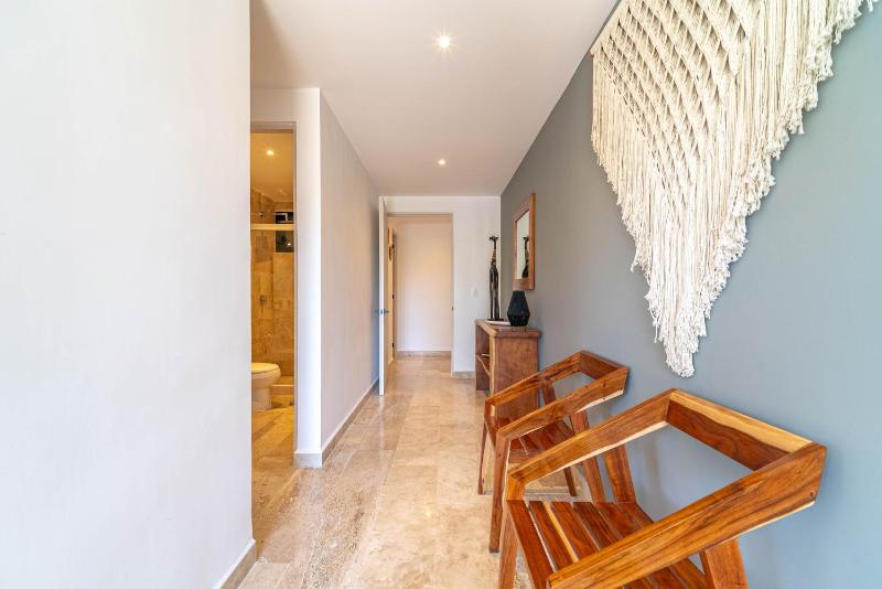 2 BD with Balcony Gym Rooftop Pool - image 45