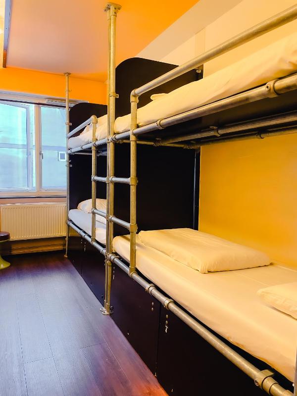 4 Bed Private Room image 3