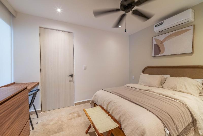 Bright 1 BD Suite with Balcony - image 36