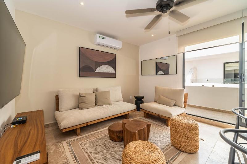 Bright 1 BD Suite with Balcony - image 37