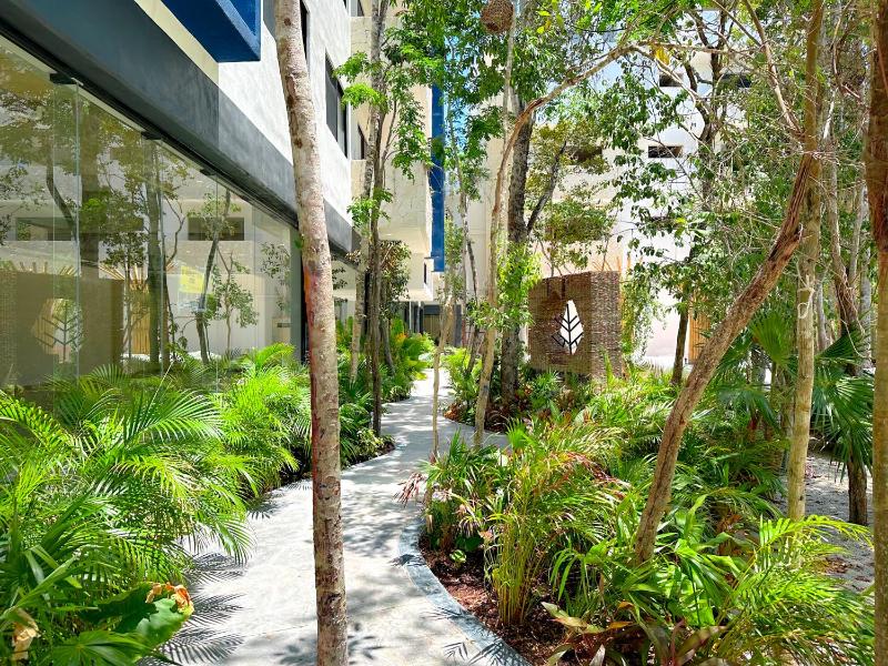 Bright 1 BD Suite with Balcony - image 2