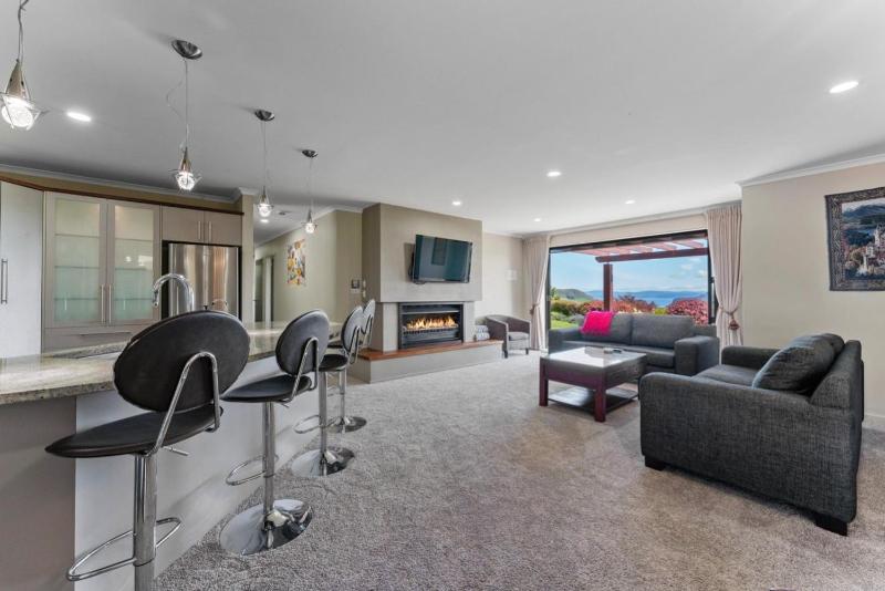 Scenic Solitude - Wake up to Lake and Mountain Views! - image 25