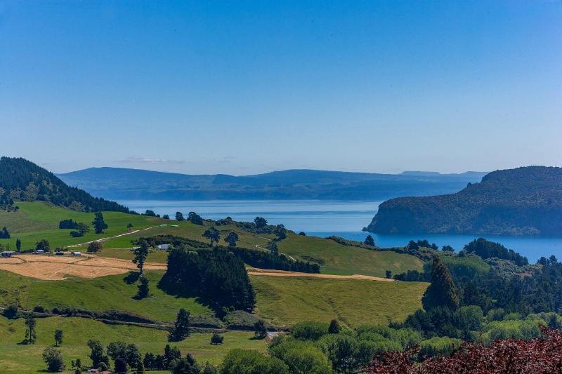 Scenic Solitude - Wake up to Lake and Mountain Views! - image 21
