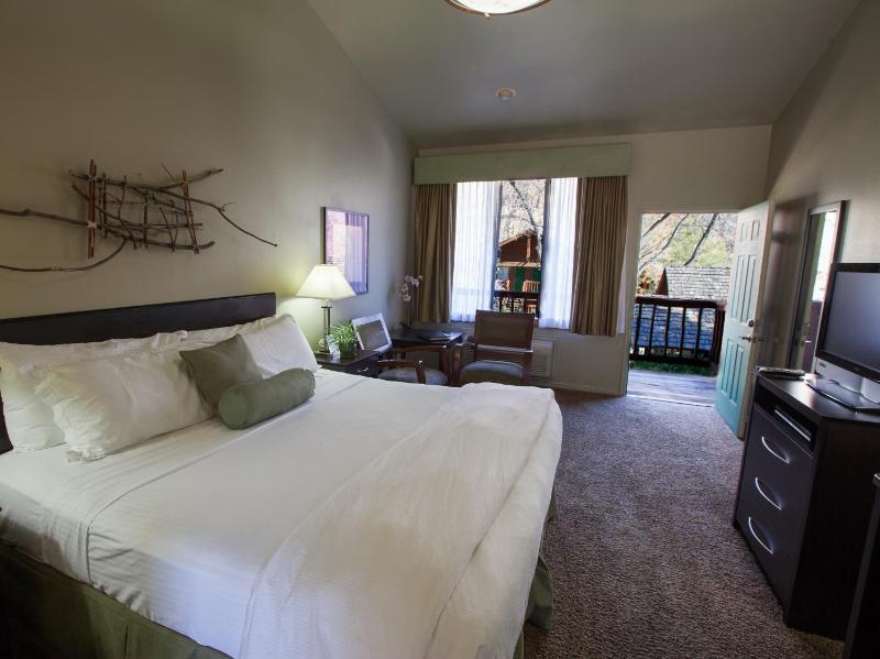 King Room with Balcony image 2