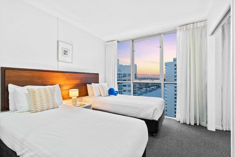 'Towers of Chevron' Blissful Resort-Style Living - image 15
