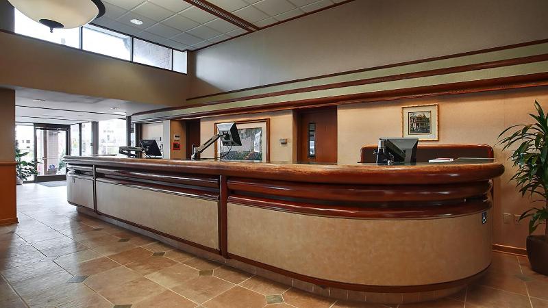 University Place Hotel and Conference Center - image 2